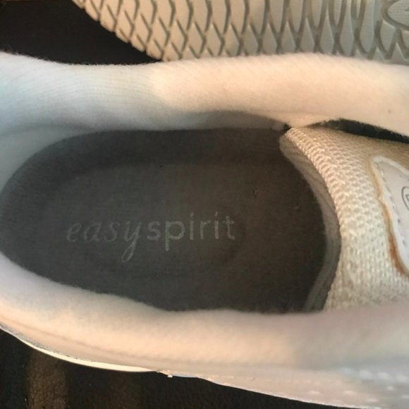 Easy spirit walking shoes size 5 - Picture 2 of 5